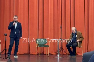 fotovideo jurnalistul si disidentul anticomunist adam michnik in dialog cu istoricul daniel citiriga la cazinoul din constanta 68efd283c97f5