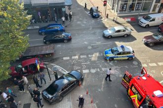 galerie foto accident rutier la intersectia bulevardului tomis cu strada cuza voda 68ecefbd947d6