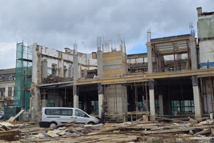 galerie foto lucrarile avanseaza rapid la fostul hotel central de langa lupoaica 68febef04f7bf