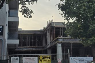 galerie foto peisaj urban sufocant bloc cu noua etaje lipit de unul existent pe bulevardul 1 mai cercetare arheologica aprobata 68fec14d88e12