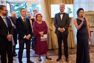 galerie foto realitatea ireala valentin tanase fascineaza bucurestiul printr o expozitie memorabila la win gallery 68e380824cd24