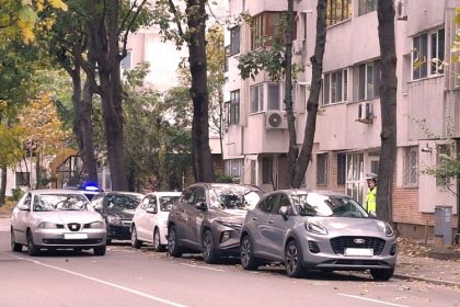 galerie foto soferii nu tin cont ca parcarile de pe strada mircea cel batran au fost desfiintate politistii aplica amenzi aproape zilnic 6900ae918a334