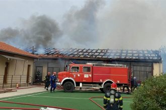 incendiu la o scoala din timis 80 de persoane au fost evacuate 68f77ced8c3d2