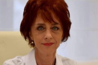 medicul antivaccinist flavia grosan e in coma la spital 68f38beb928ca