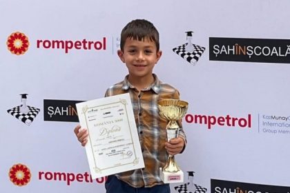 mircea adochiei pe primul loc la sah in scoala cu ocazia zilei mondiale a educatiei 68e6567d5597d