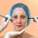 o femeie a fost retinuta pentru ca a pretins ca este medic estetician si a facut interventii estetice mai multor clienti 68dfb9b8206ee