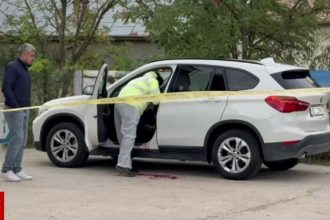 o femeie din buzau a fost injunghiata de fostul partener chiar in fata farmaciei unde lucra individul a fost retinut 68dcf00876e5a
