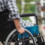 parintii copiilor cu handicap vor putea lucra mai multe zile de acasa legea care modifica codul muncii a fost oficializata 68eb65699b4fa