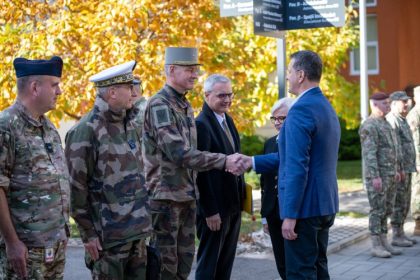 parteneriat militar romano francez intarit la cincu ministrii apararii in vizita la trupele aliate 69046b7a3eb83