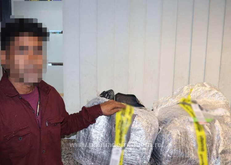 peste 110 kg de tutun si zeci de mii de tigarete nedeclarate descoperite pe aeroportul henri coanda 68ee0b56e48b2