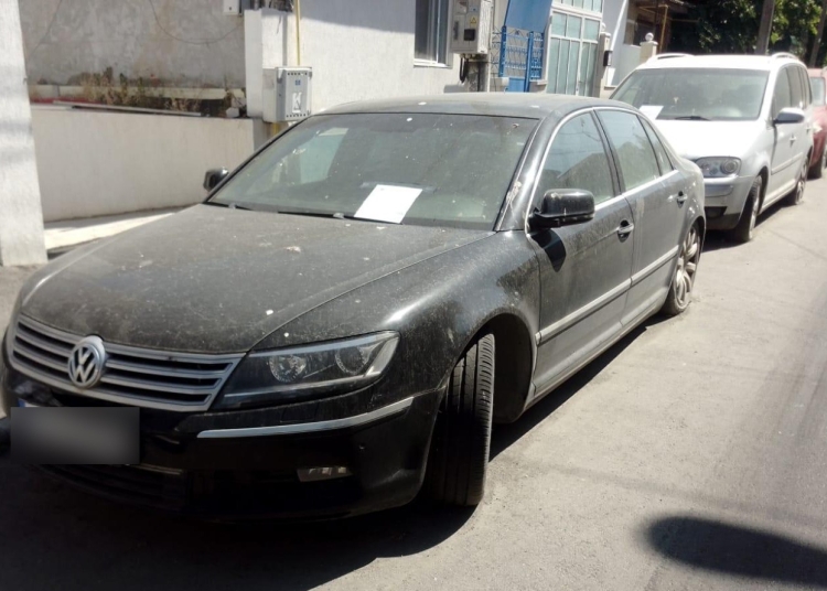 politia locala continua sa ridice masinile abandonate din constanta 68edf63c995b3