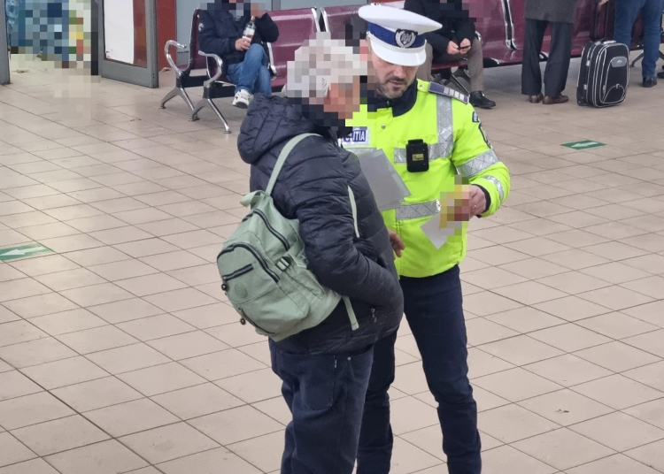 politistii de la transporturi au facut controale in gara constanta si in trenuri 68f6086e2197d