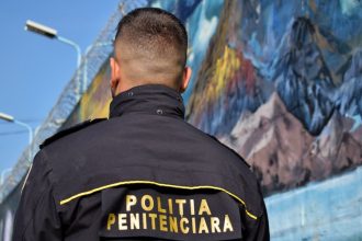 politistii de penitenciare protesteaza in fata ministerului justitiei 68f88f23af14e