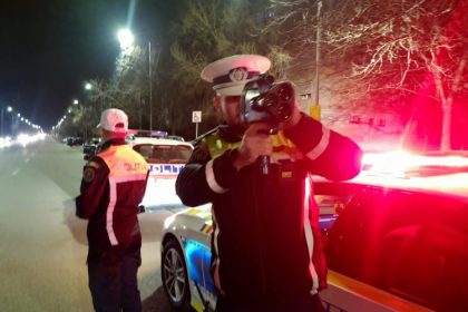 politistii rutieri au stat cu radarele pe soferi vitezomanii au fost trasi pe dreapta si amendati 68e4e13cb56b1
