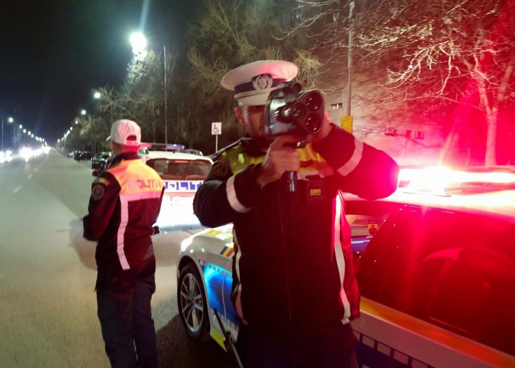 politistii rutieri au stat cu radarele pe soferi vitezomanii au fost trasi pe dreapta si amendati 68e4e13cb56b1