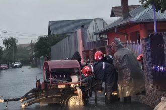 pompierii ialomiteni in actiune dupa furtuna de cod rosu gospodarii si strazi inundate la slobozia si fetesti 68e60ae656de3