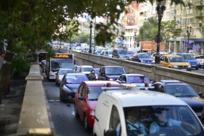 primaria capitalei vrea sa interzica circulatia masinilor de gunoi aprovizionare si curierat in orele de varf 68ee19633b394