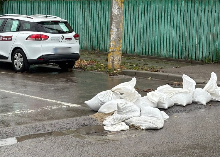 primaria constanta nu distrugeti sacii de nisip amplasati pentru protectia impotriva inundatiilor 68e4cd5289b7b