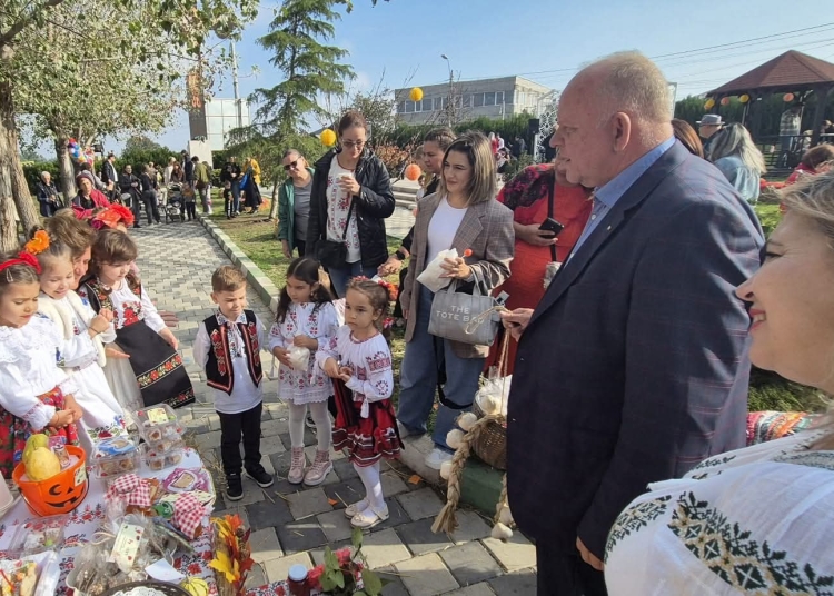 primarul cristian cirjaliu prezent la targul toamnei 68fa48ebd990a