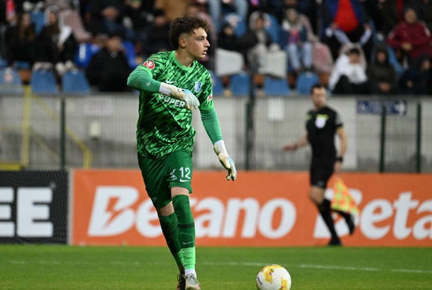 rafael munteanu 18 ani a preluat banderola de capitan de la gabriel iancu un talent nascut pentru acest post video 69048027d2bb0