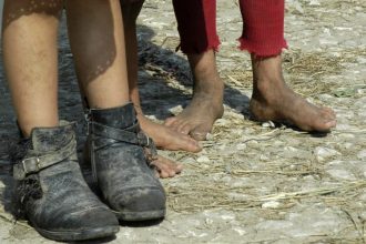 raport salvati copiii mai mult de o treime dintre copiii romani traiau in risc de saracie in 2024 68ee30fe23883
