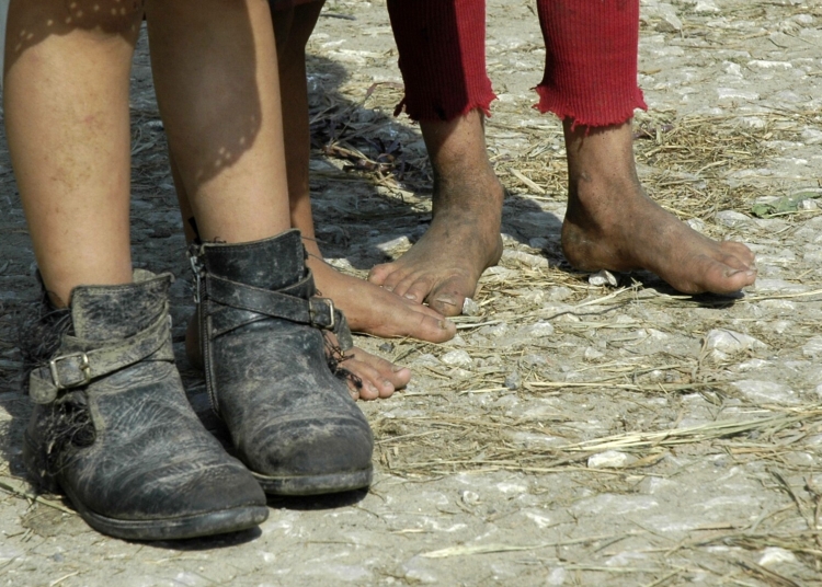 raport salvati copiii mai mult de o treime dintre copiii romani traiau in risc de saracie in 2024 68ee30fe23883
