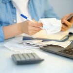Cetățenii români au posibilitatea de a verifica oricând vechimea în muncă, fără a fi nevoiți să obțină adeverințe de la angajatorii anteriori sau să se deplaseze la ghișee. 9 romanii isi pot verifica oricand vechimea in munca fara sa mai depinda de adeverinte de la fostii angajatori sau de deplasari la ghisee 69007a79c8bfb