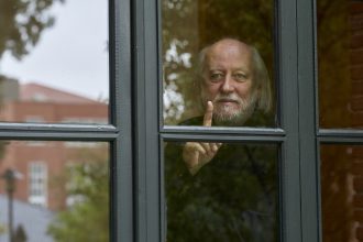scriitorul maghiar laszlo krasznahorkai a castigat premiul nobel pentru literatura in 2025 68e7a40bb2b7d