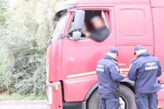 sofer din belarus cu tir neinmatriculat si roman fara permis opriti de politistii de frontiera 68de3976a61f4