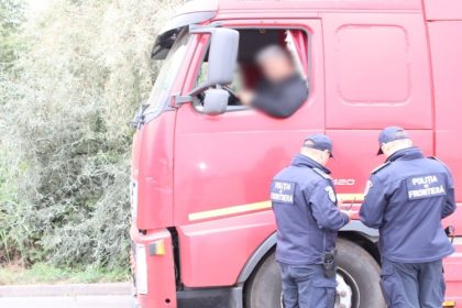 sofer din belarus cu tir neinmatriculat si roman fara permis opriti de politistii de frontiera 68de3976a61f4