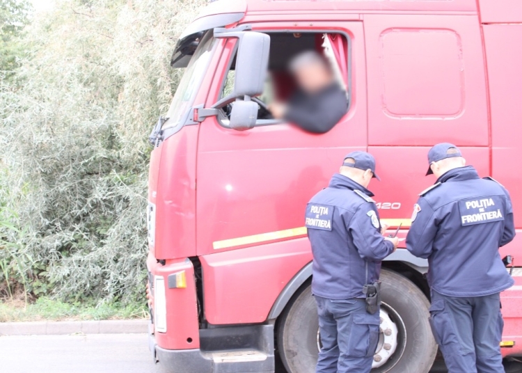 sofer din belarus cu tir neinmatriculat si roman fara permis opriti de politistii de frontiera 68de3976a61f4