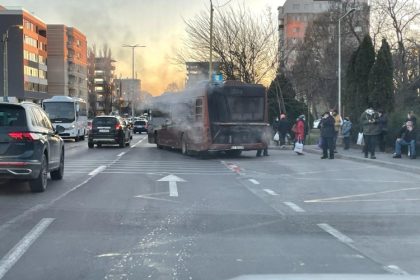 un autobuz cu muncitori a luat foc in mers la braila 68df78157ac19