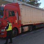 un sofer circula beat prin km5 altul conducea un camion fara numere de inmatriculare valabile 68e79bafc645d