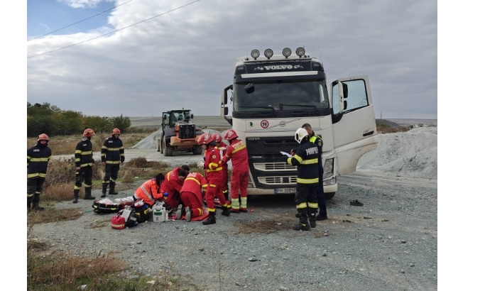 update a decedat accident rutier urmat de incendiu in satu nou o basculanta a agatat firele electrice o persoana este inconstienta 68f0b13481869