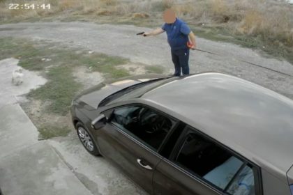 video caine impuscat cu un pistol cu bile in palazu mare 68dc54d4c6938