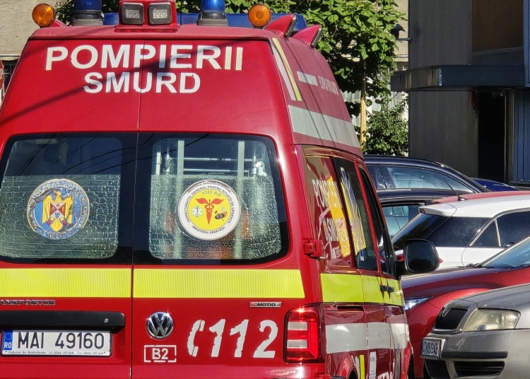 video interventie de urgenta la tulcea barbat prins sub tavanul prabusit al unui adapost de animale la rachelu 68f885c290243