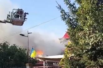 video update un barbat a ajuns la spital incendiu la o locuinta din eforie nord flacarile s au extins si la alte locuinte 68f4ae8c3f43b