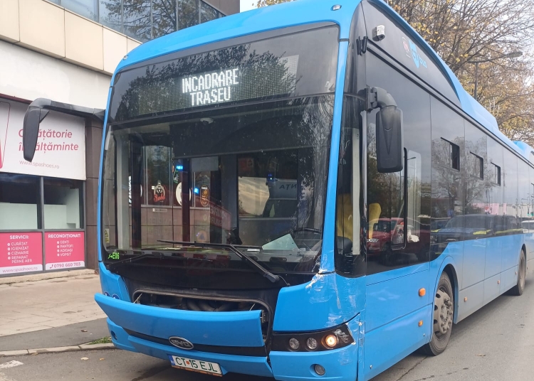 accident rutier intre o masina si un autobuz ct bus pe bulevardul alexandru lapusneanu 691437e65d9cb