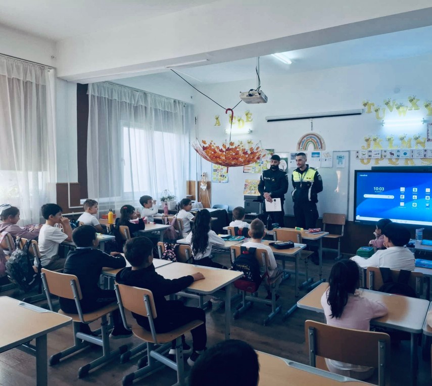 actiune a politistilor ipj constanta la scoala gimnaziala numarul 1 mangalia 691c323480a1b