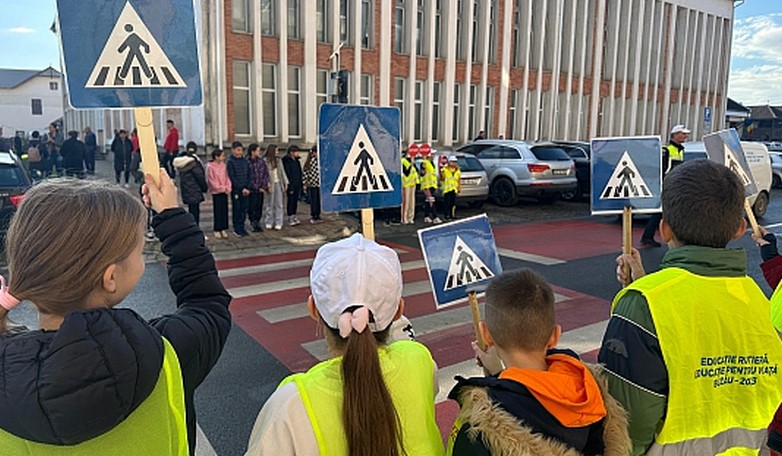 actiuni ale politistiolor in mai multe scoli 6922c578bc67f