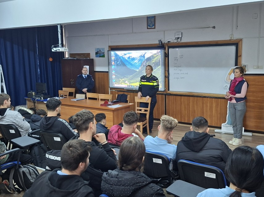 activitati preventive in liceele din tulcea organizate de jandarmi 6920274d9d5f9