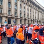 angajati ai serviciului de ambulanta constanta prezenti la protestul din bucuresti organizat de bns 69146e08f0a2f