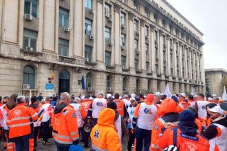 angajati ai serviciului de ambulanta constanta prezenti la protestul din bucuresti organizat de bns 69146e08f0a2f