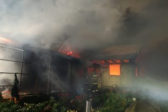 arde o casa din cumpana 6920b1472c530