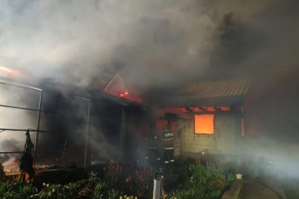 arde o casa din cumpana 6920b1472c530