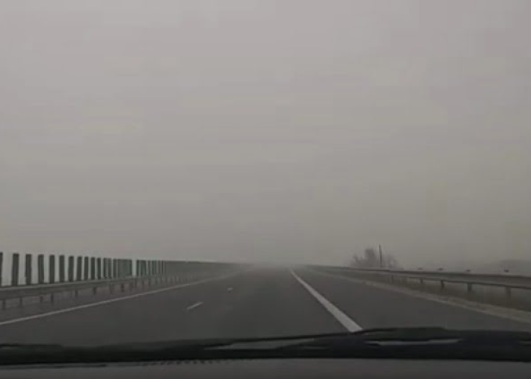 atentie soferi se circula in conditii de ceata pe autostrada a2 691ff5c42dfdc