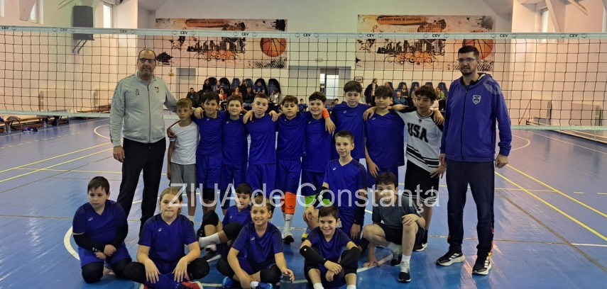 baietii de la minivolei au participat si la turneul de pe teren propriu copiii sunt in progres dar trebuie rabdare galerie foto video 692c37023bbe1