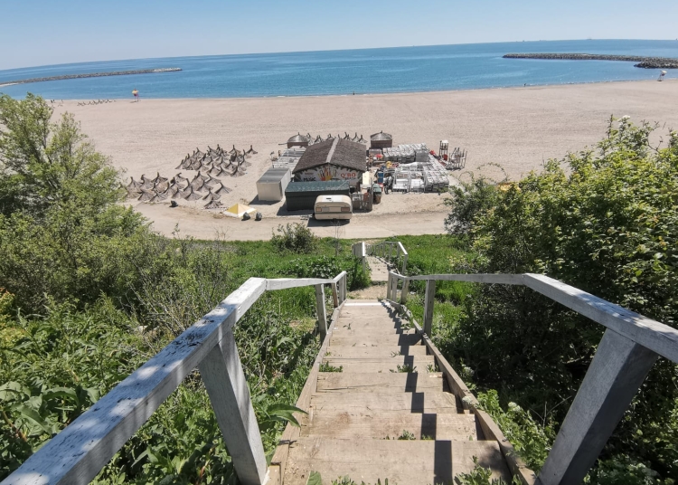 bloc de sase etaje cu buncar si pasaj pietonal catre plaja in faleza nord proiectul apartine unui cunoscut om de afaceri 69093b9be1adb