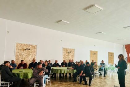 campanie de informare in nicolae balcescu crescatorii instruiti cum sa previna raspandirea pestei porcine 692828c21cd5d