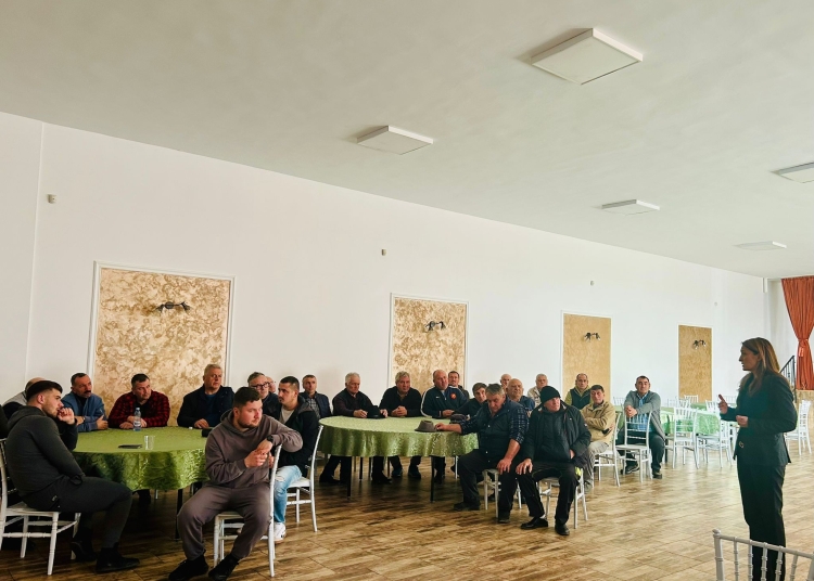 campanie de informare in nicolae balcescu crescatorii instruiti cum sa previna raspandirea pestei porcine 692828c21cd5d